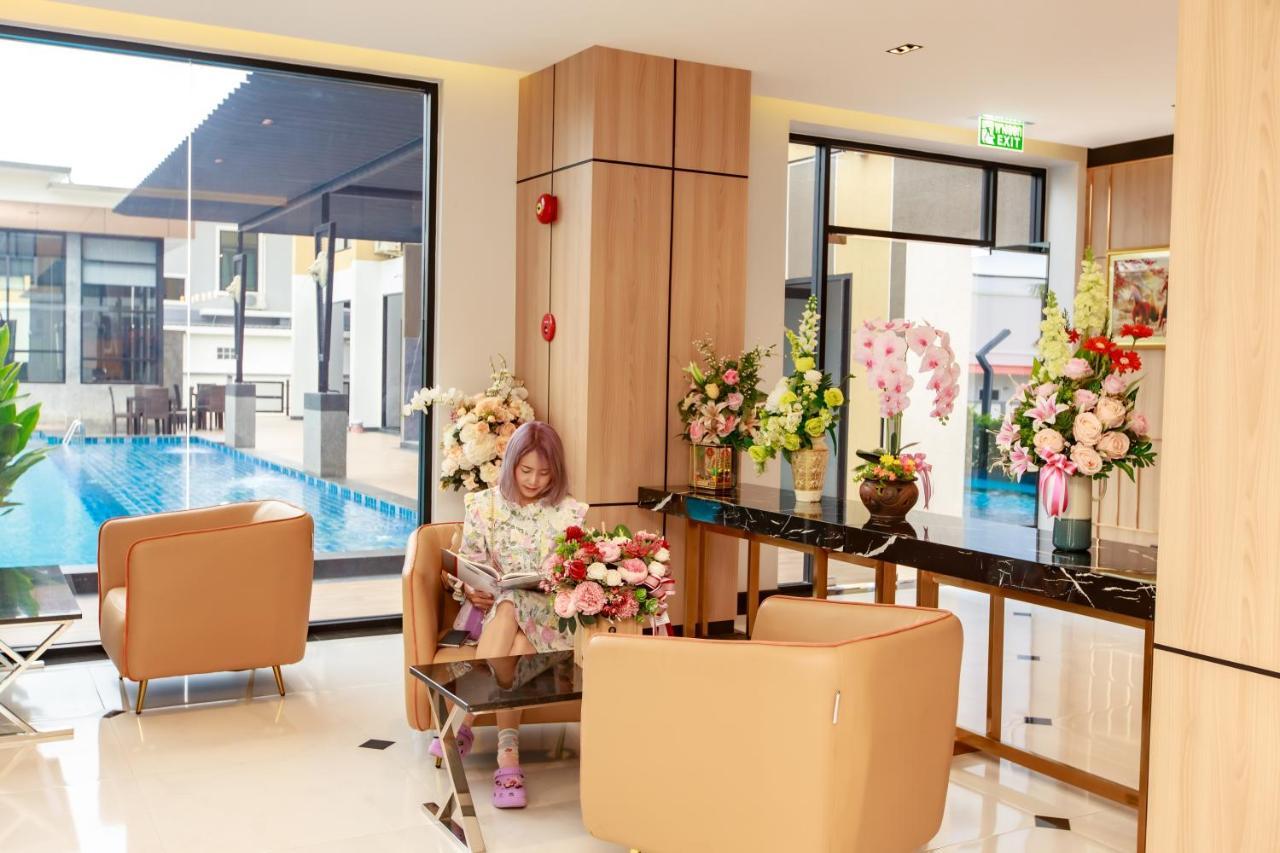 Siri Hotel Lumphun Ban Pa Daet Eksteriør billede